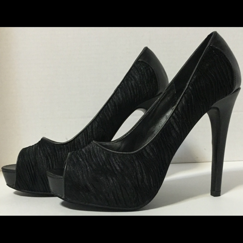 Brand New Black Crinkle Fabric Rck Bella High Heels - Size 8.5